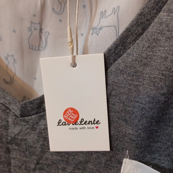 LaVielente Womens Pocket V-Neck with Cat Pattern, Size XX-Large - Picture 3 of 6